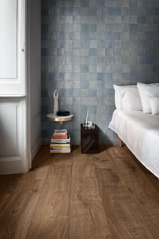 Płytki ciegiełki postarzane do łazienki jasno niebieskie Marazzi Zellige Cielo M5P5 10x10 84289