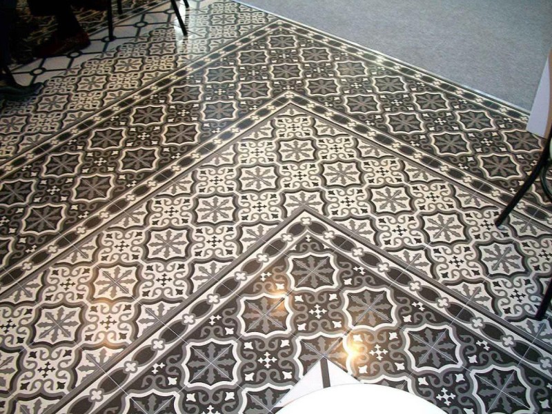 Płytki łazienkowe wrzoryste Mainzu Cenefa Florentine Black 20x20 50373