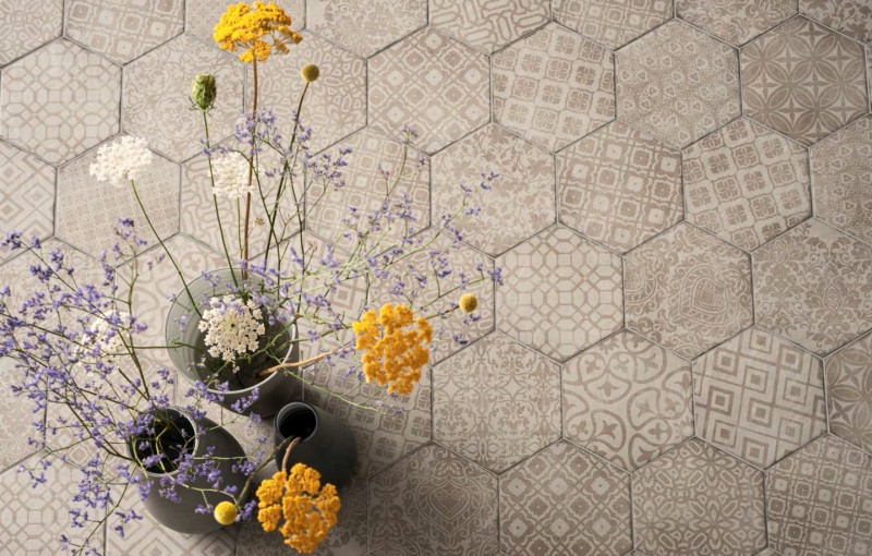 Płytki podłogowe heksagon patchwork kwiaty beżowe Marazzi Powder Deco Caldo MNRT 21X18.2 16141